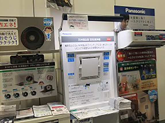 各メーカーブース・ホリデンコーナー