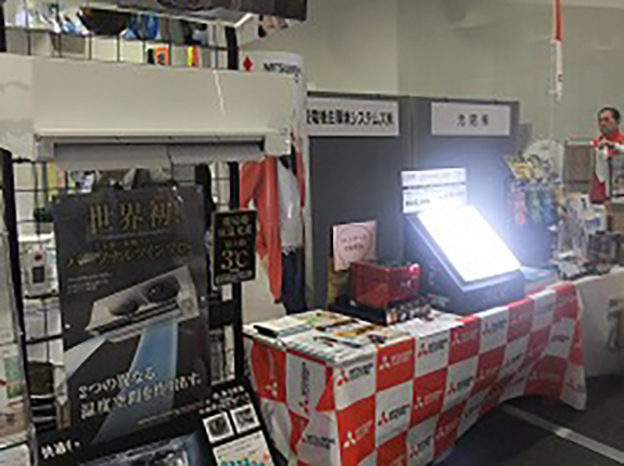 各メーカーブース・ホリデンコーナー